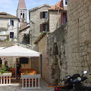 Gostinjska kuća Roso, Trogir
